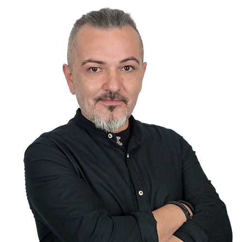 Isi, Director Creativo